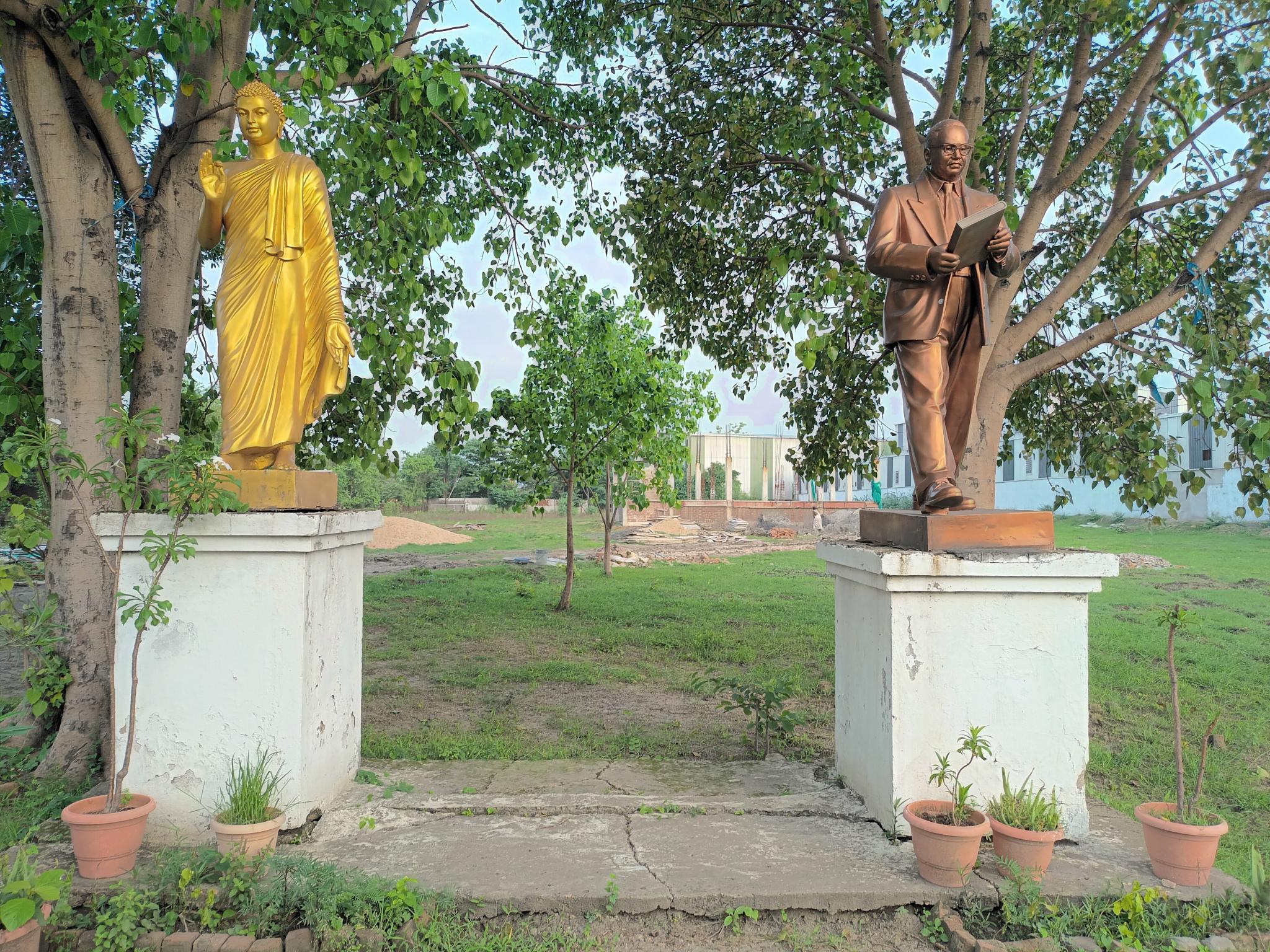 Statues at Ryukokusan Sogenji