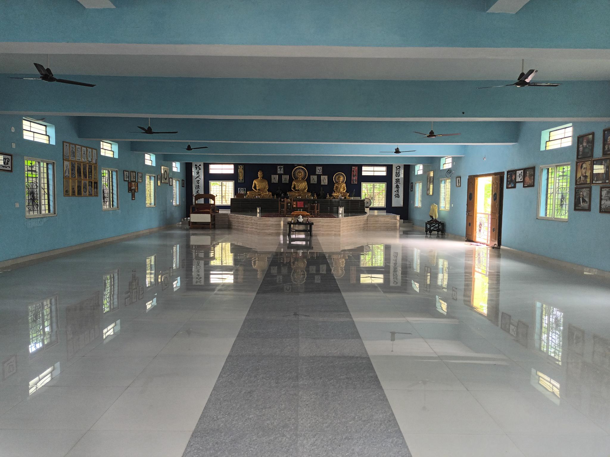 Butsuden (Hondo) Inside