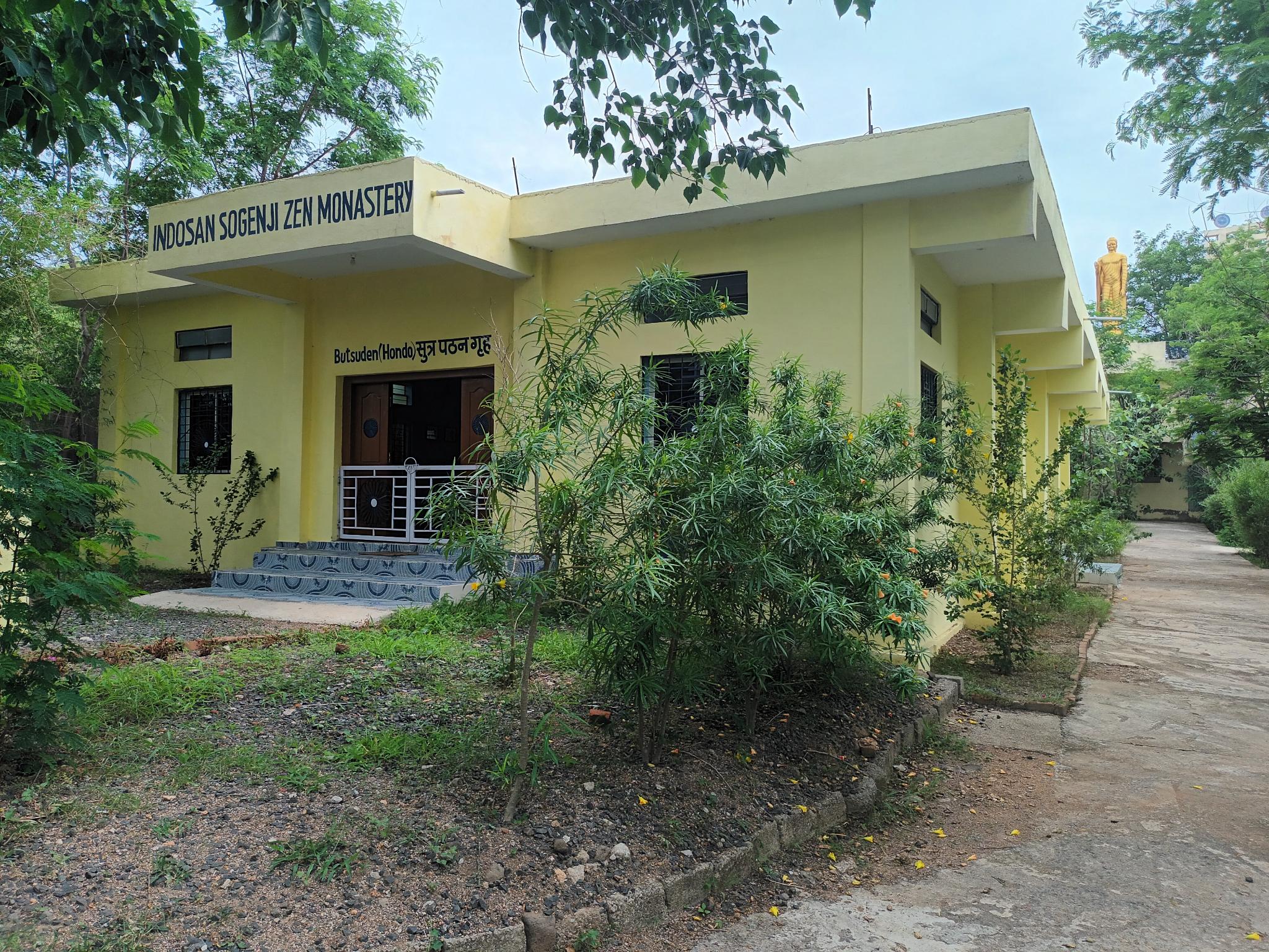 Butsuden (Hondo) Outside